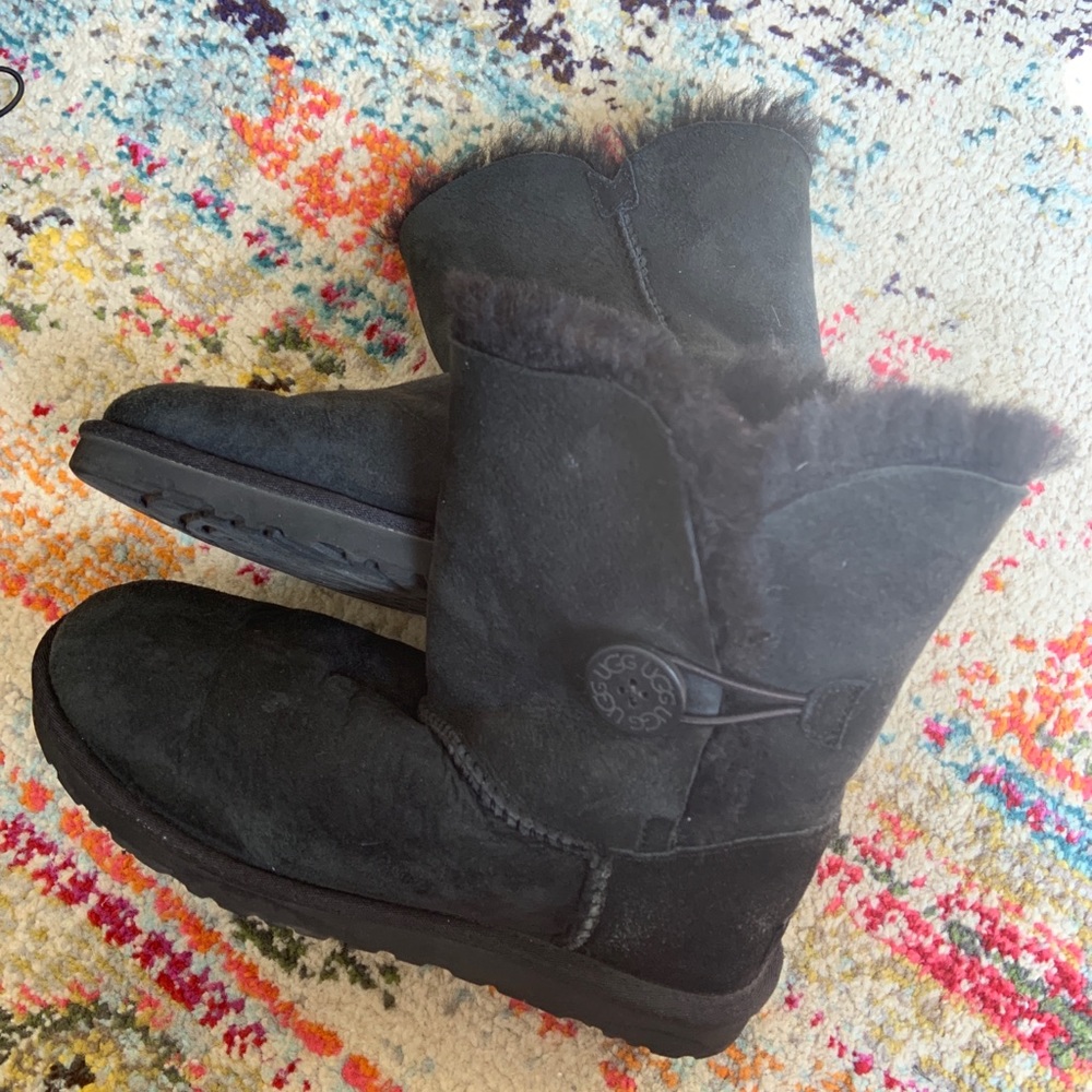 Black ugg boots